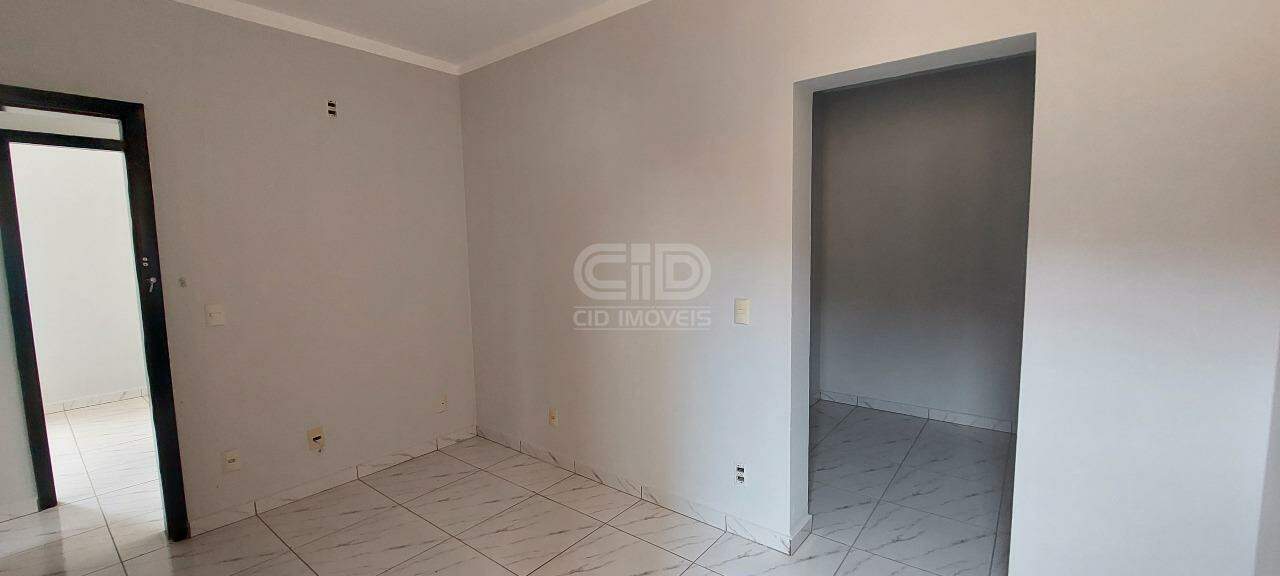 Apartamento à venda com 3 quartos, 75m² - Foto 2