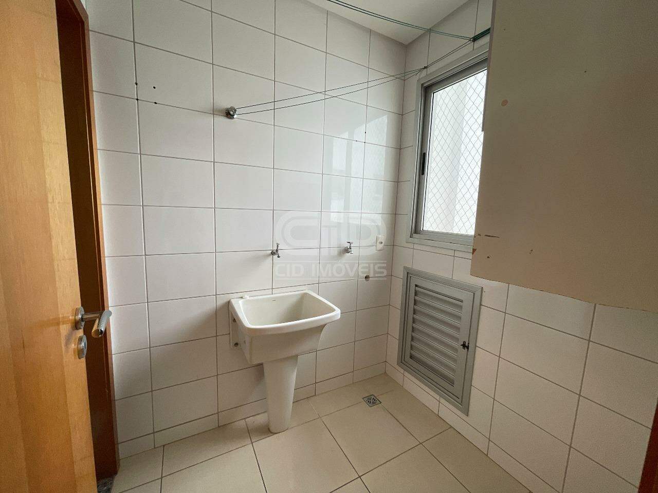 Apartamento para alugar com 3 quartos, 101m² - Foto 11