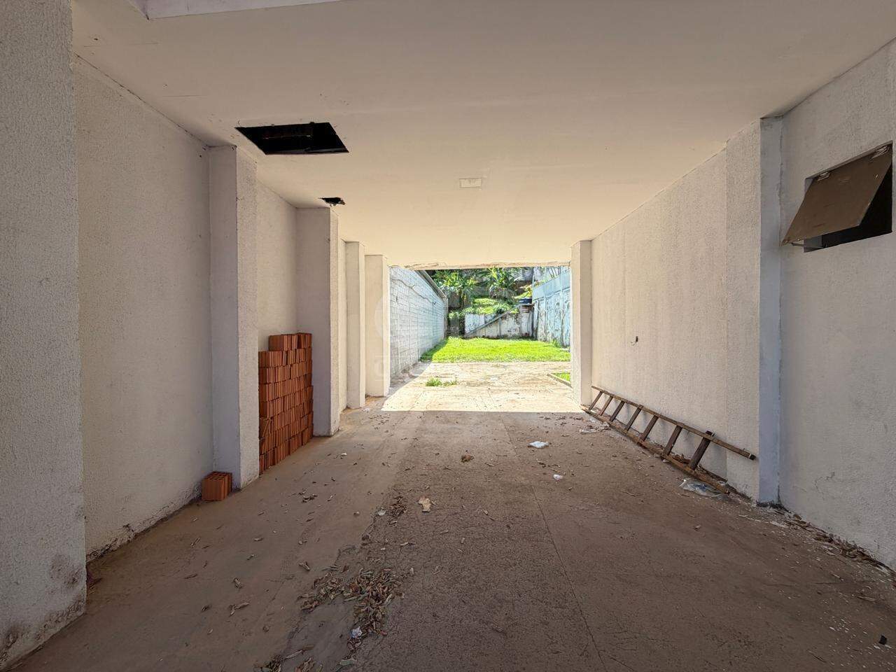 Imóvel comercial com 781m² na Av. Miguel Sutil 
