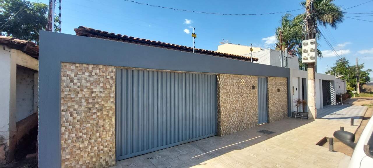 Casa, 3 quartos, 247 m² - Foto 1