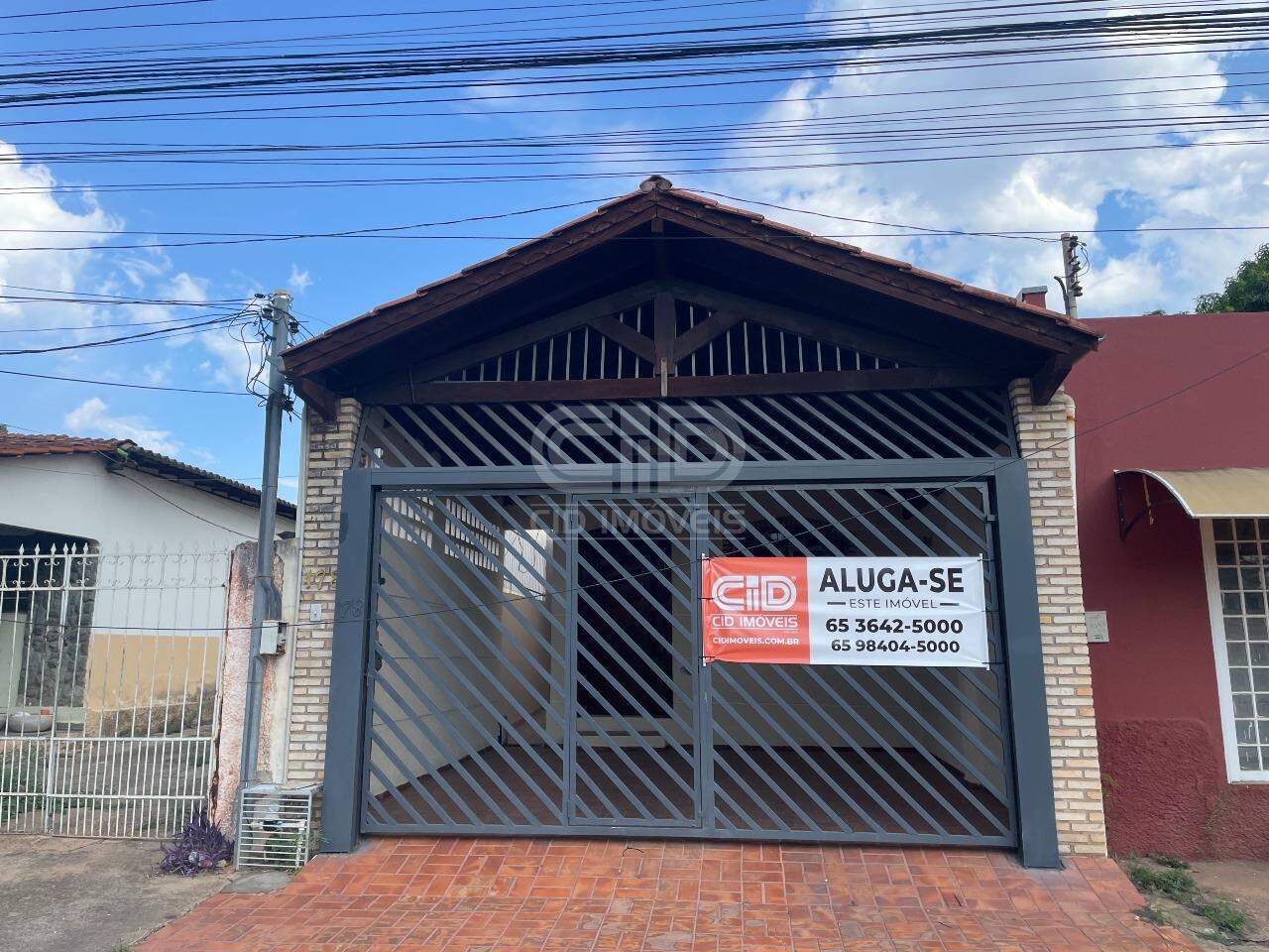 Casa para alugar com 3 quartos, 240m² - Foto 1