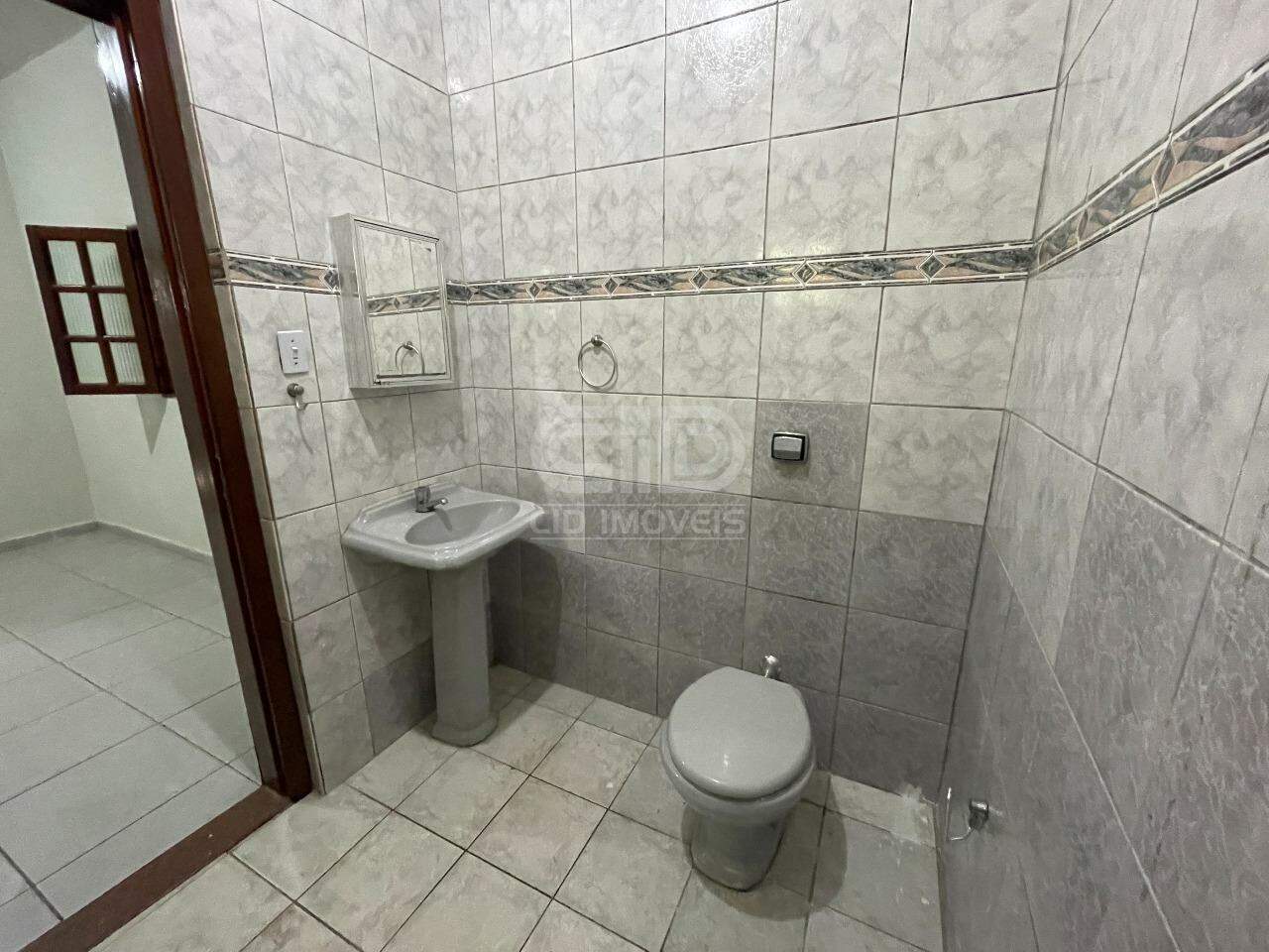 Casa para alugar com 3 quartos, 240m² - Foto 14