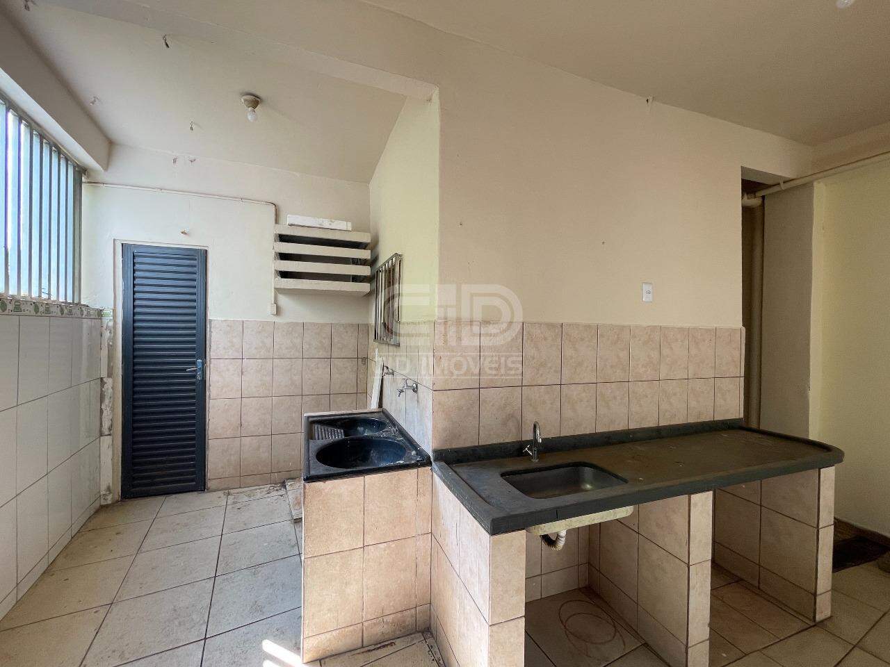 Casa para alugar com 3 quartos, 240m² - Foto 28