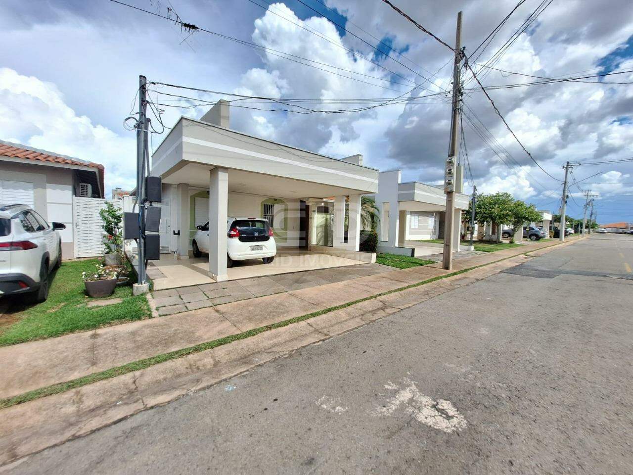 Casa de Condomínio para alugar com 3 quartos, 90m² - Foto 1