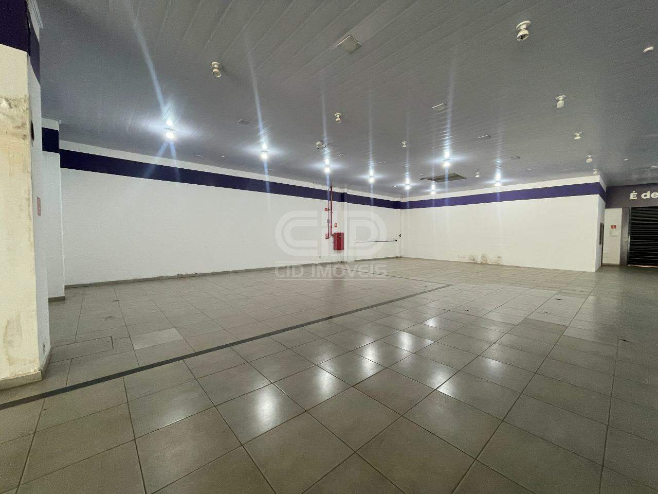 Salão Comercial para aluguel no Jardim Petrópolis: 