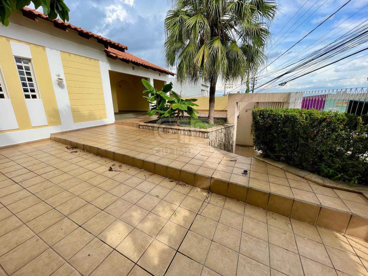 Sobrado, 3 quartos, 389 m² - Foto 1