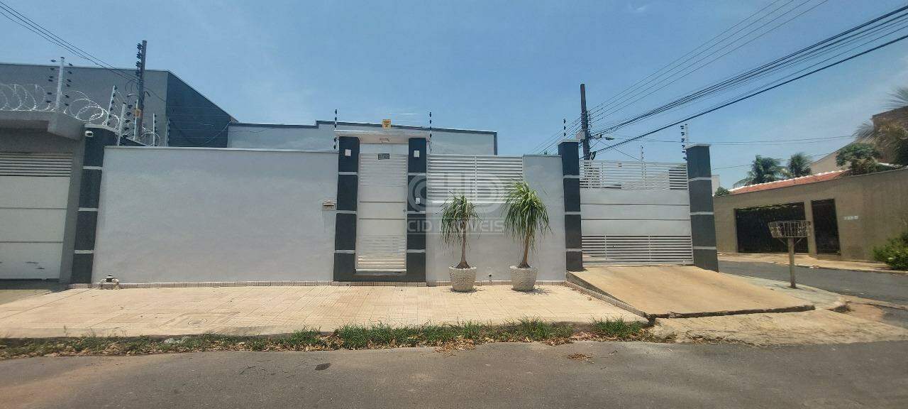 Casa, 3 quartos, 240 m² - Foto 1