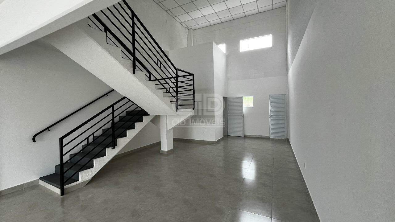 Salão comercial com 112 m² na Av. Miguel Sutil - Dom Aquino