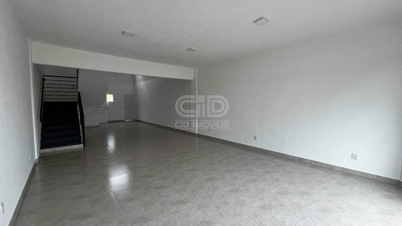 Salão comercial com 112 m² na Av. Miguel Sutil - Dom Aquino