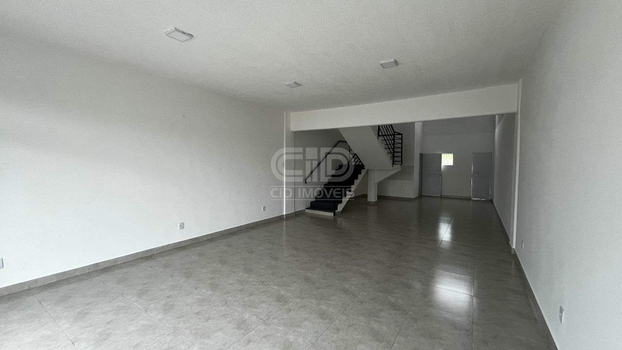 Salão comercial com 112 m² na Av. Miguel Sutil - Dom Aquino