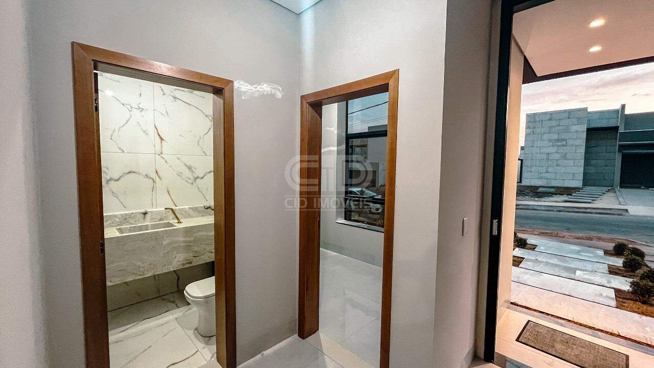 Casa de Condomínio à venda com 3 quartos, 201m² - Foto 2