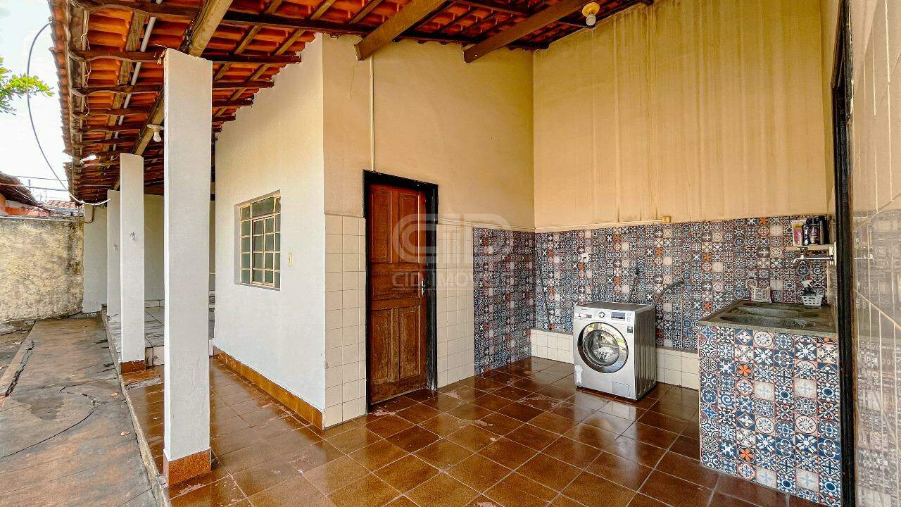 Casa à venda com 5 quartos, 269m² - Foto 15