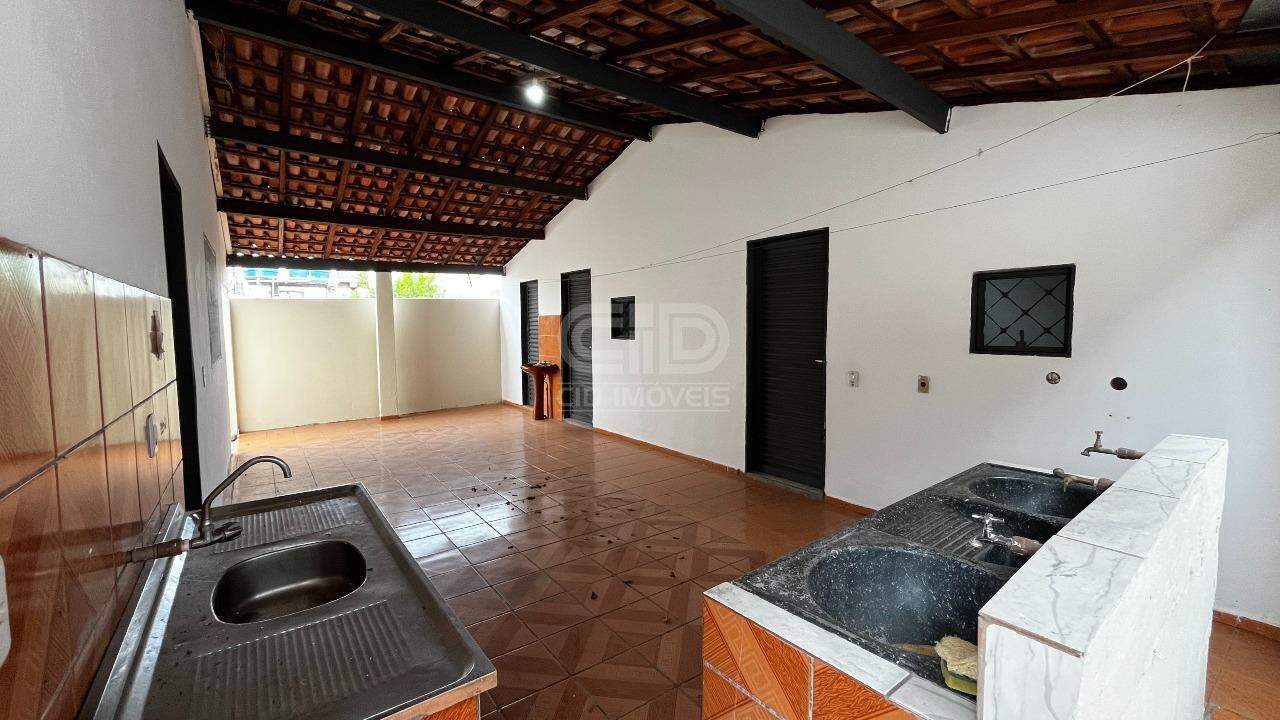 Casa à venda com 2 quartos, 152m² - Foto 2