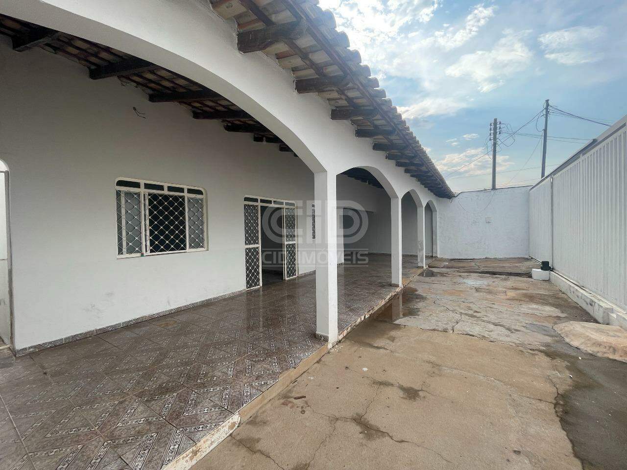 Casa à venda com 3 quartos, 159m² - Foto 1