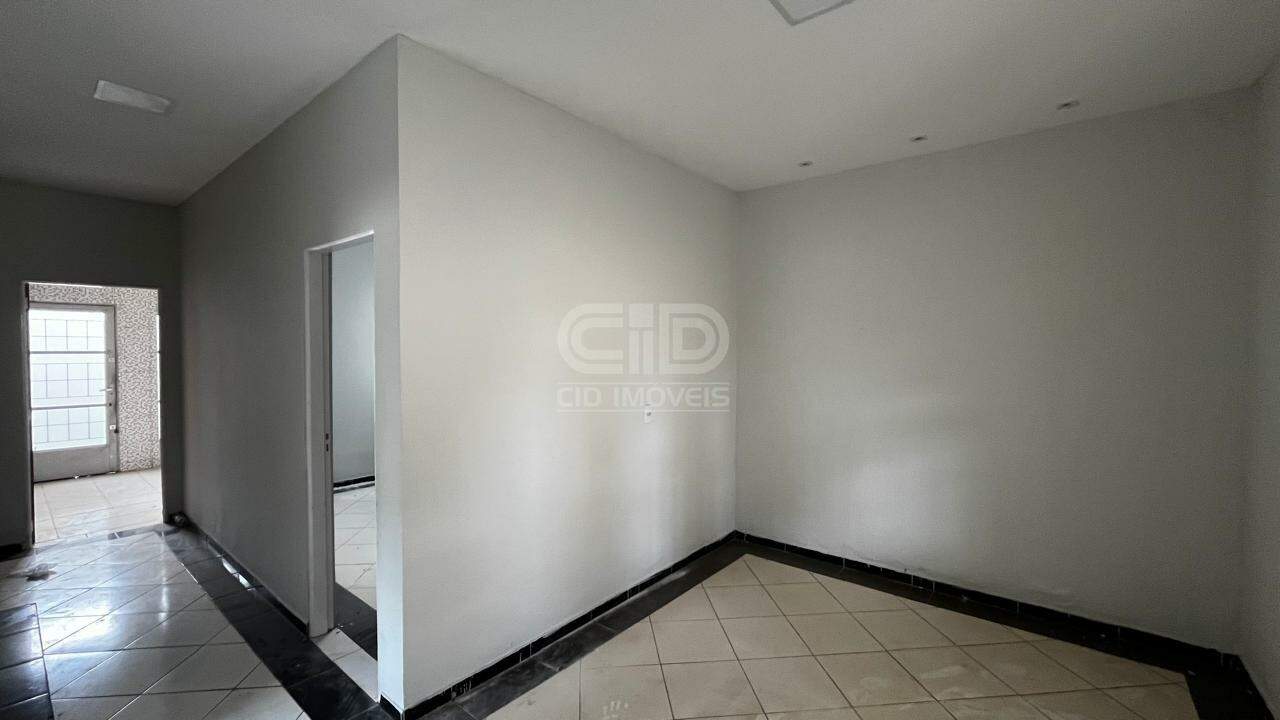 Casa à venda com 3 quartos, 600m² - Foto 2