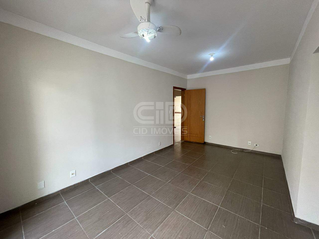 Apartamento para alugar com 2 quartos, 70m² - Foto 4