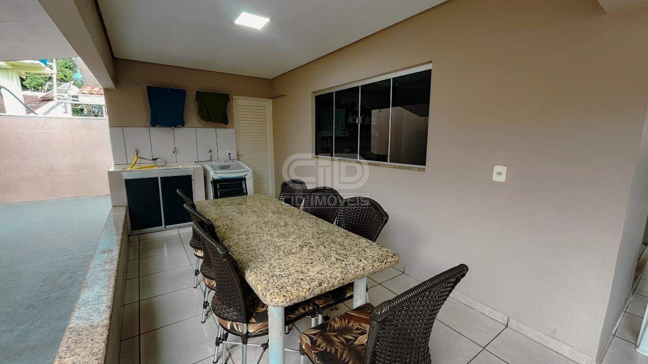 Casa à venda com 3 quartos, 220m² - Foto 16