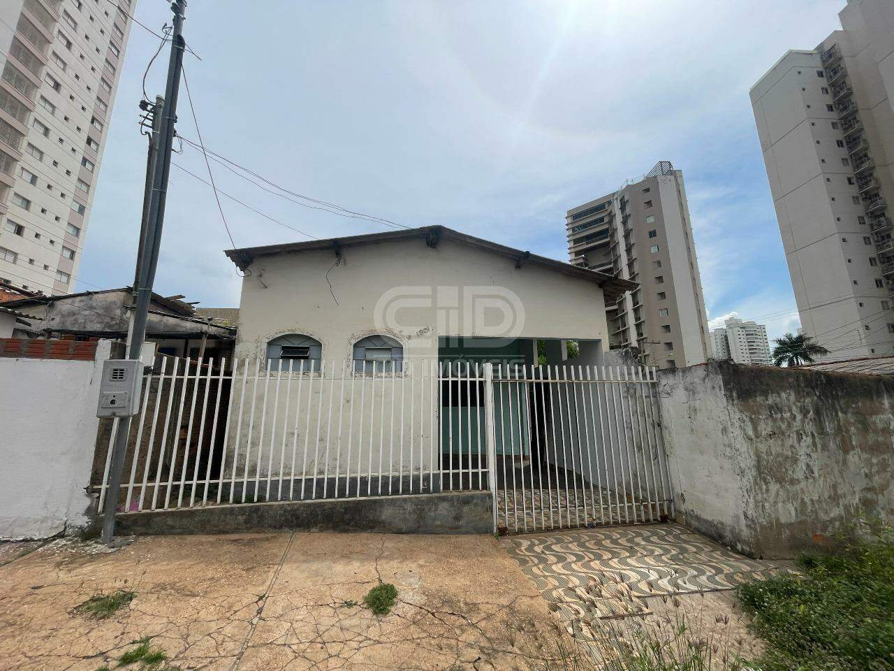 Casa para alugar com 2 quartos, 117m² - Foto 1