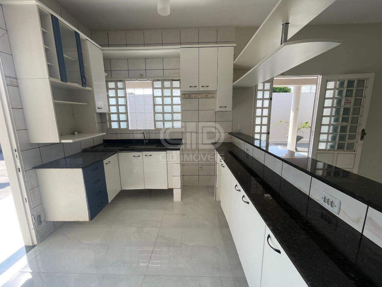 Casa para alugar com 3 quartos, 177m² - Foto 9