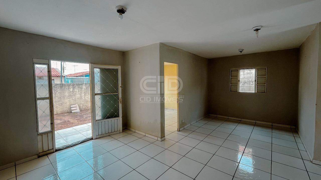 Casa à venda com 2 quartos, 58m² - Foto 1