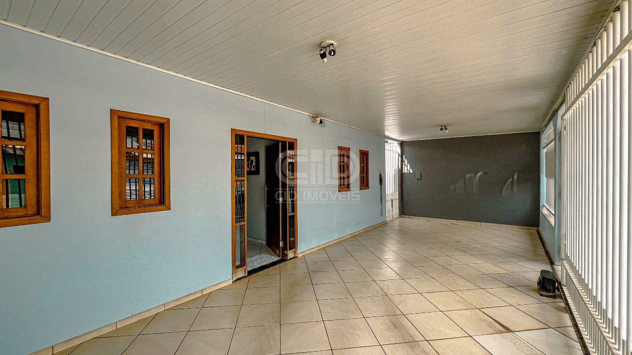 Casa à venda com 2 quartos, 180m² - Foto 1