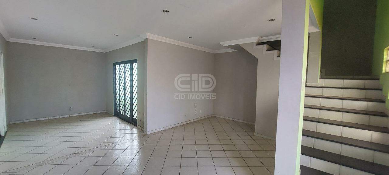 Sobrado à venda com 3 quartos, 280m² - Foto 1