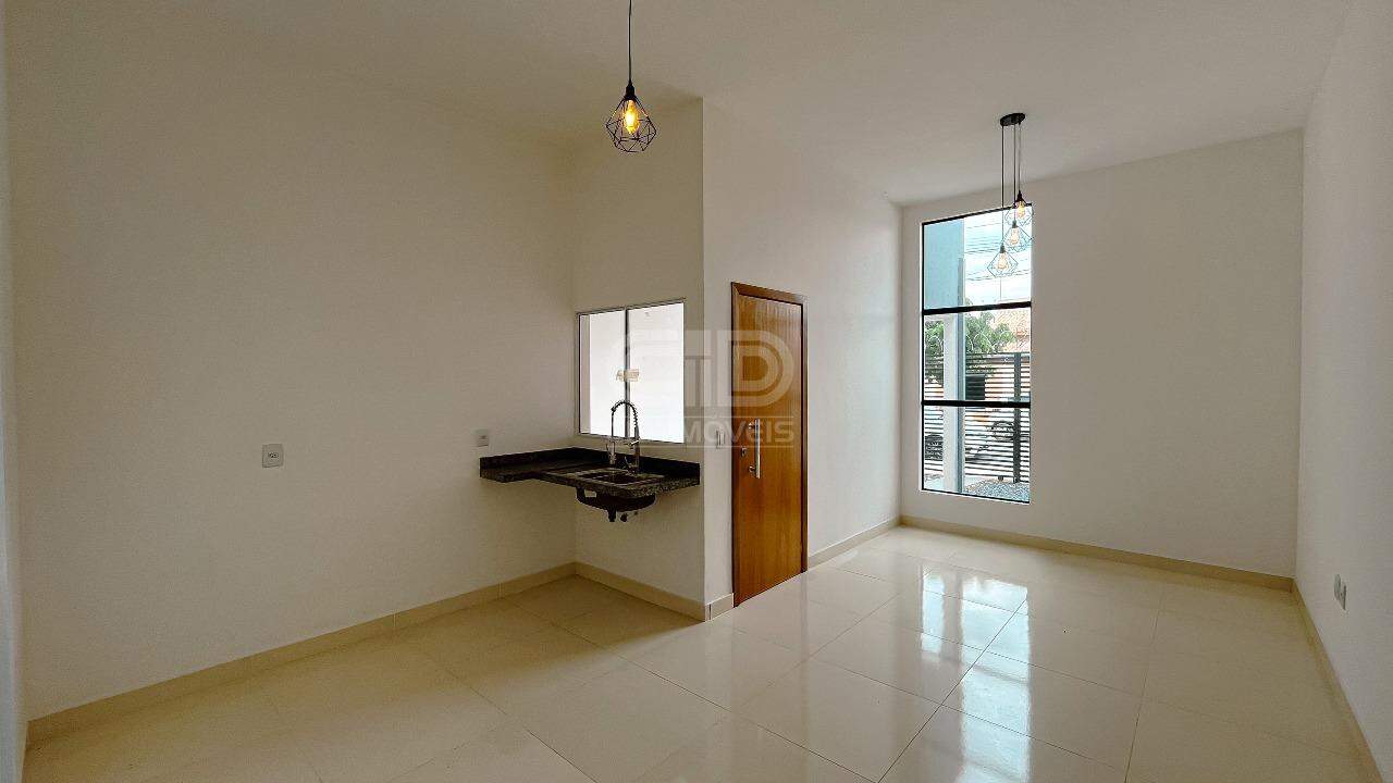 Casa à venda com 3 quartos, 95m² - Foto 1