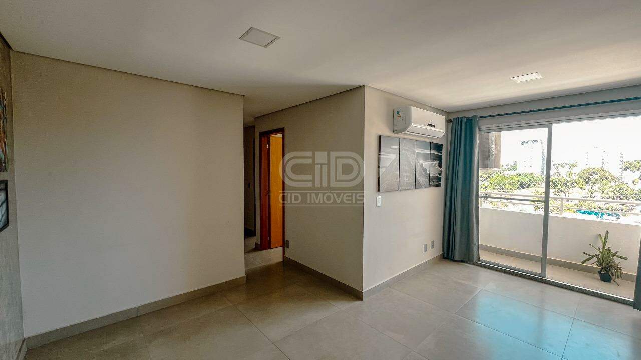 Apartamento à venda com 3 quartos, 70m² - Foto 2