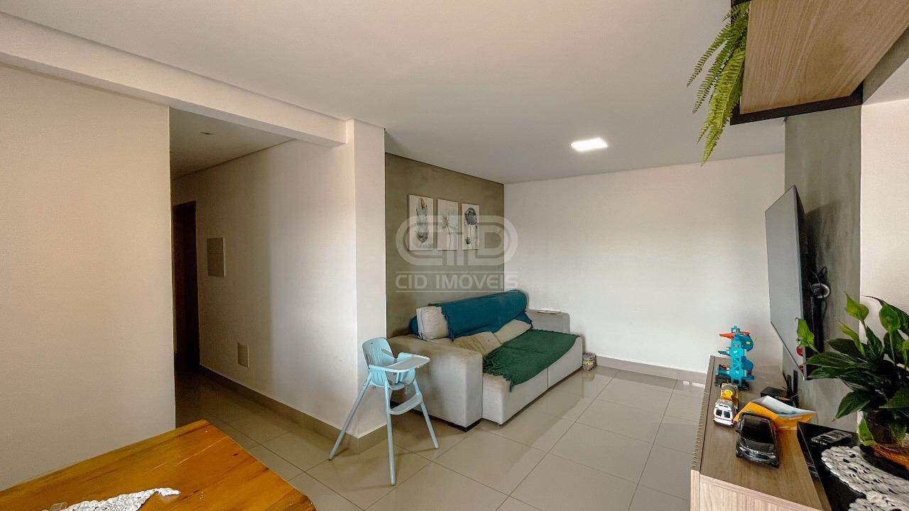 Apartamento à venda com 3 quartos, 97m² - Foto 2