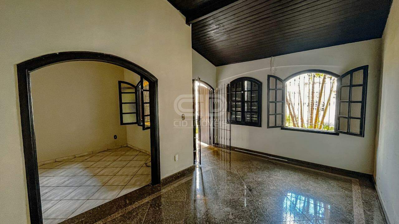 Casa à venda com 3 quartos, 197m² - Foto 3