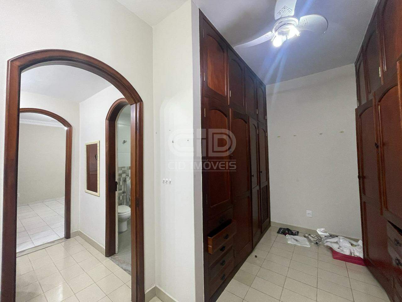 Casa para alugar com 8 quartos, 594m² - Foto 14