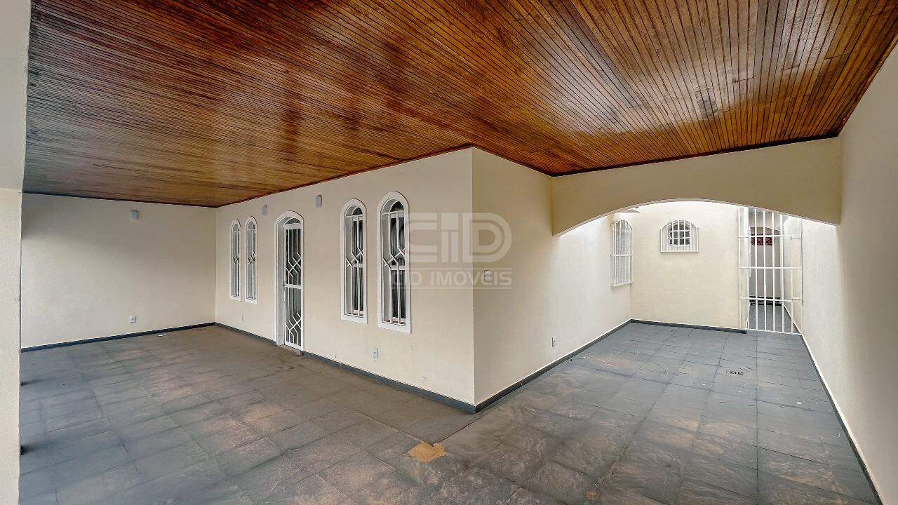 Casa à venda com 3 quartos, 164m² - Foto 2