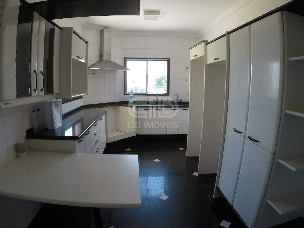 Apartamento à venda com 3 quartos, 245m² - Foto 9