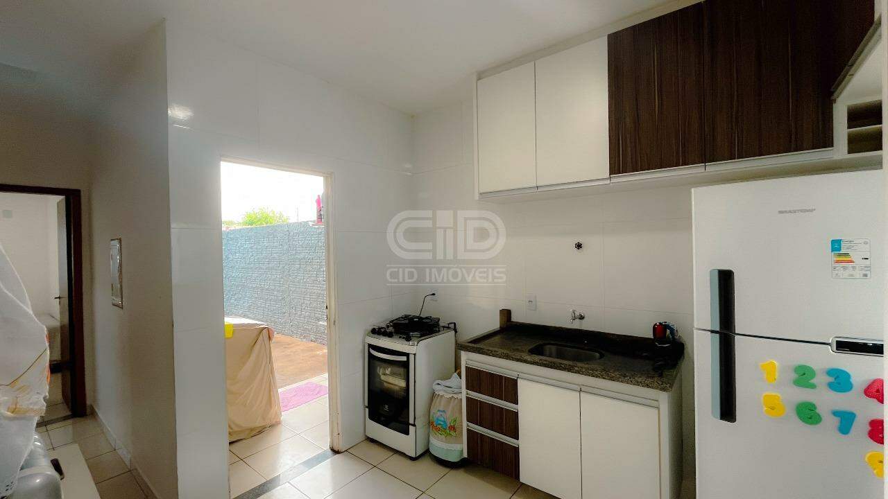 Casa à venda com 2 quartos, 72m² - Foto 3