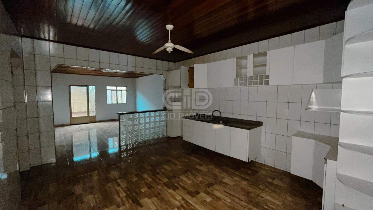 Casa à venda com 3 quartos, 204m² - Foto 5