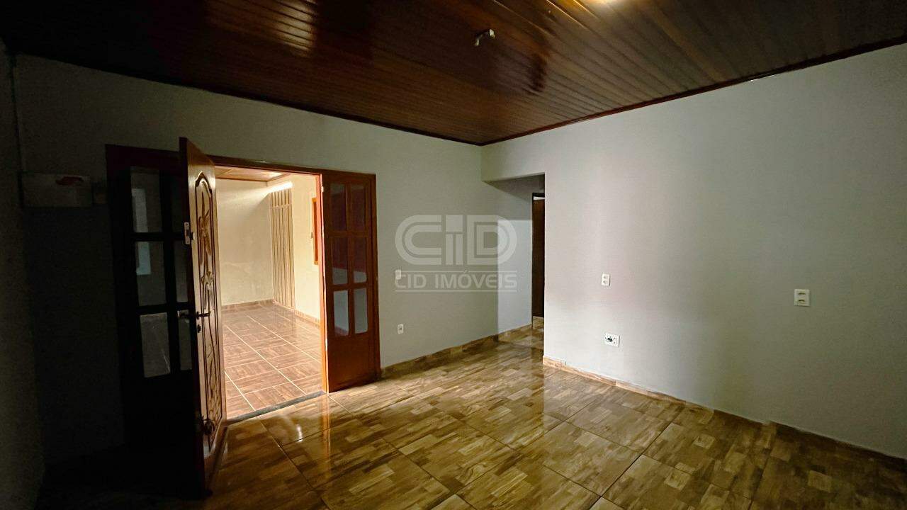 Casa à venda com 3 quartos, 204m² - Foto 2