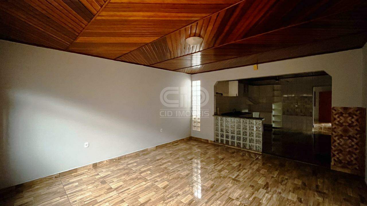 Casa à venda com 3 quartos, 204m² - Foto 3