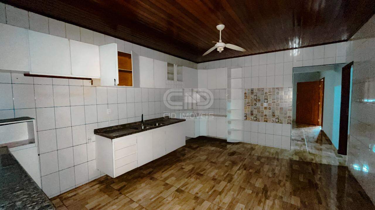 Casa à venda com 3 quartos, 204m² - Foto 4