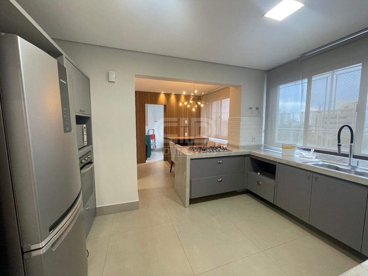 Apartamento para alugar com 4 quartos, 335m² - Foto 8