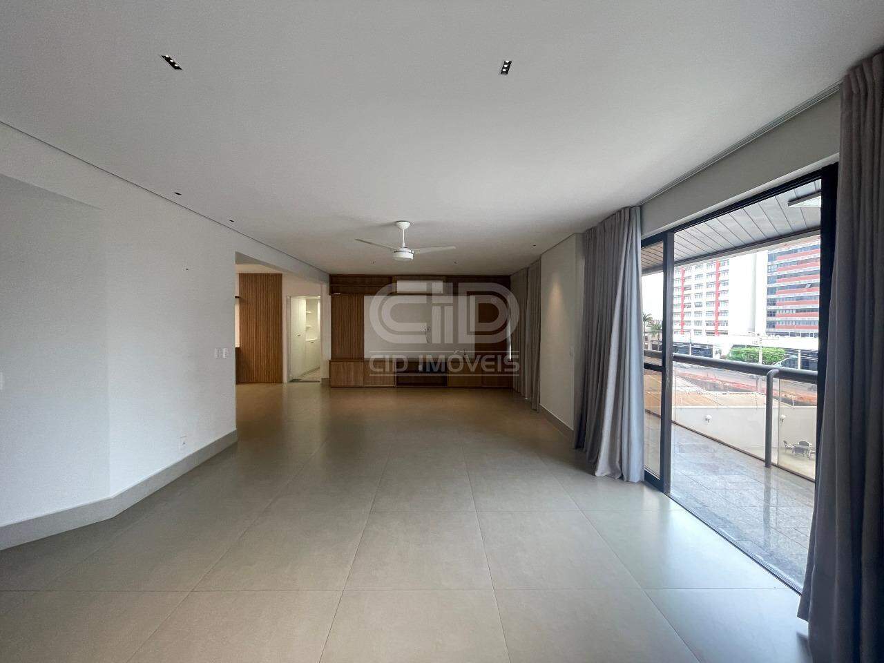 Apartamento para alugar com 4 quartos, 335m² - Foto 2