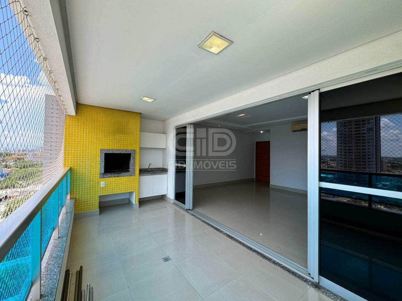 Apartamento à venda com 3 quartos, 141m² - Foto 2