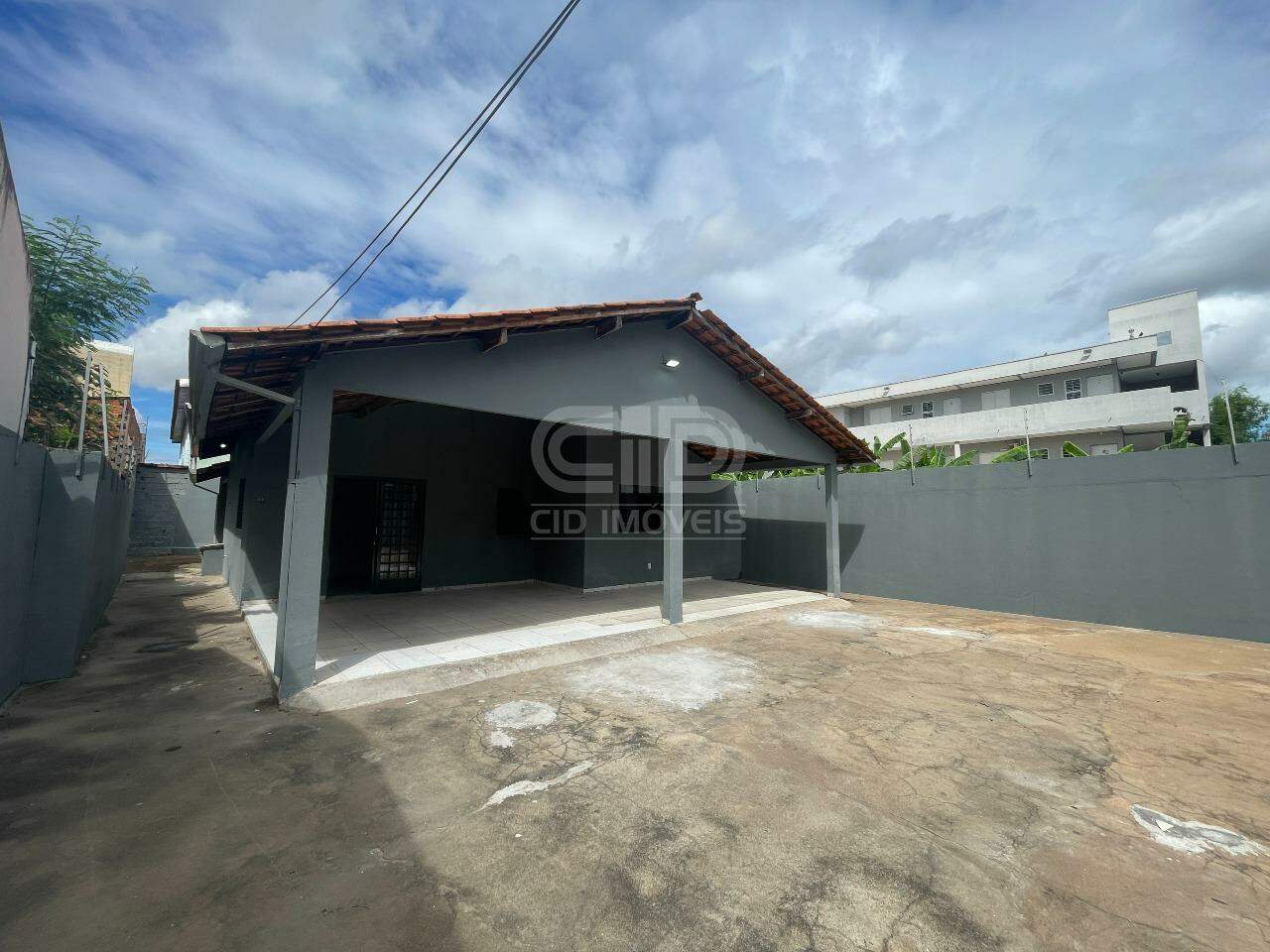 Casa para alugar com 2 quartos, 182m² - Foto 1