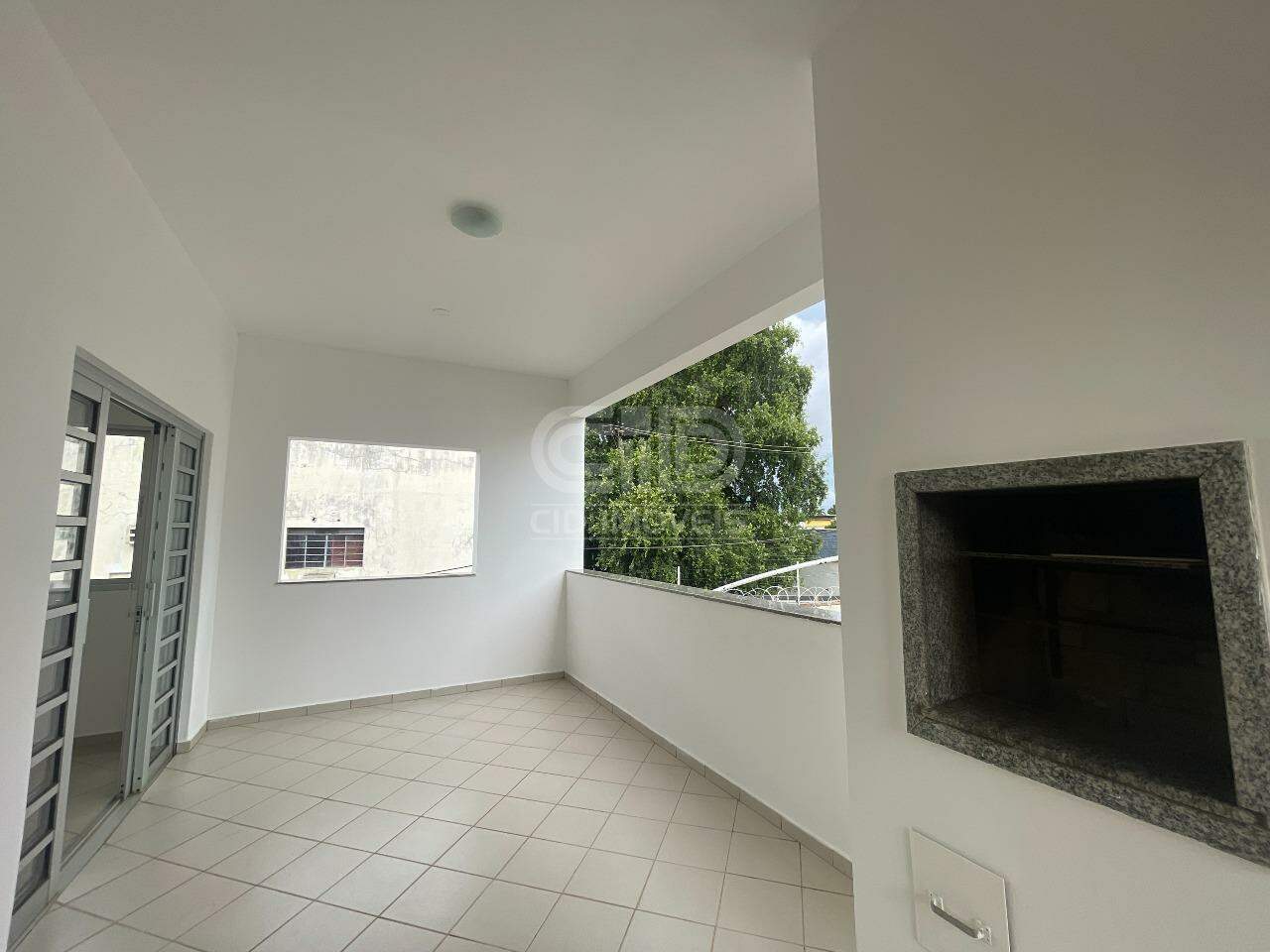 Apartamento para alugar com 3 quartos, 110m² - Foto 1