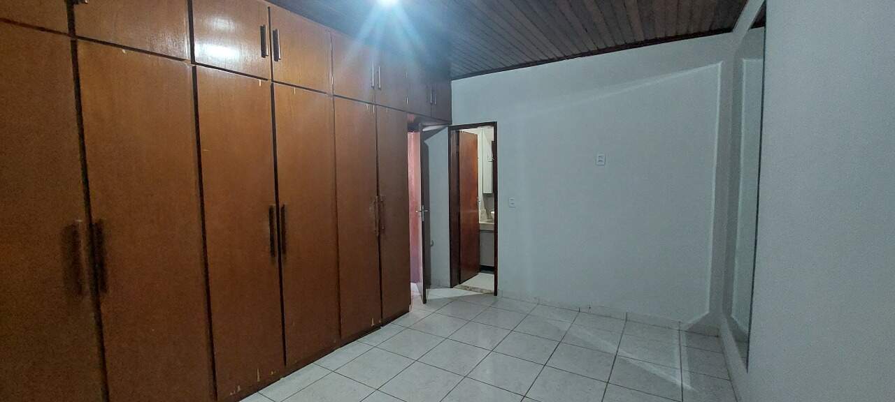 Casa à venda com 4 quartos, 196m² - Foto 4