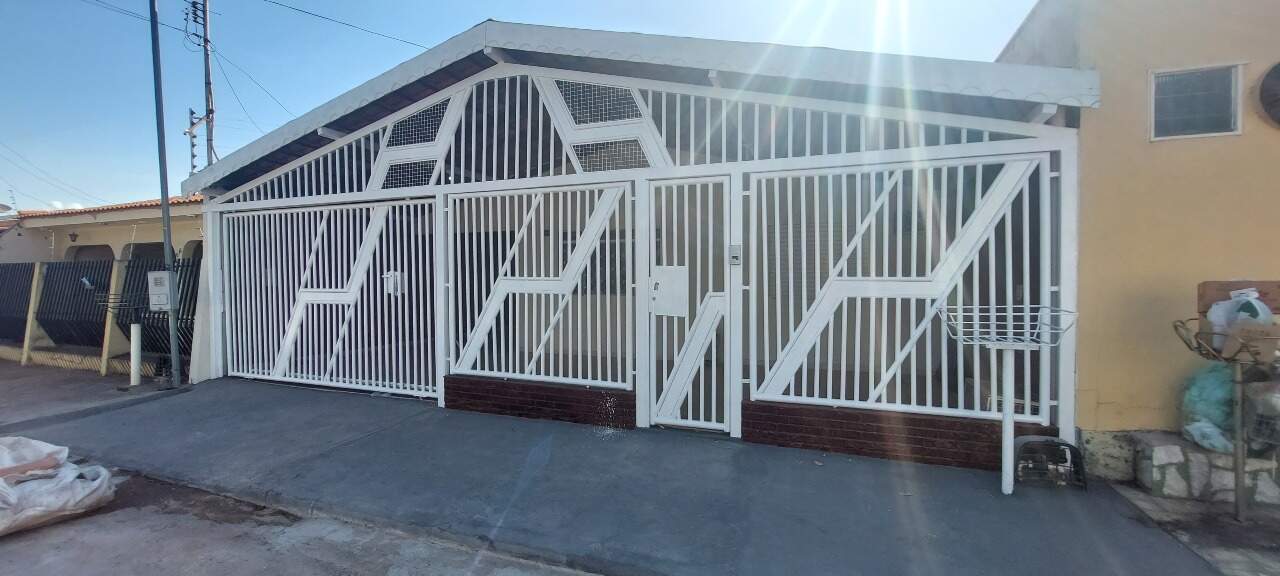 Casa à venda com 4 quartos, 196m² - Foto 1