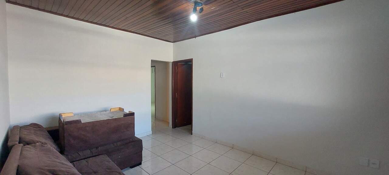 Casa à venda com 4 quartos, 196m² - Foto 2