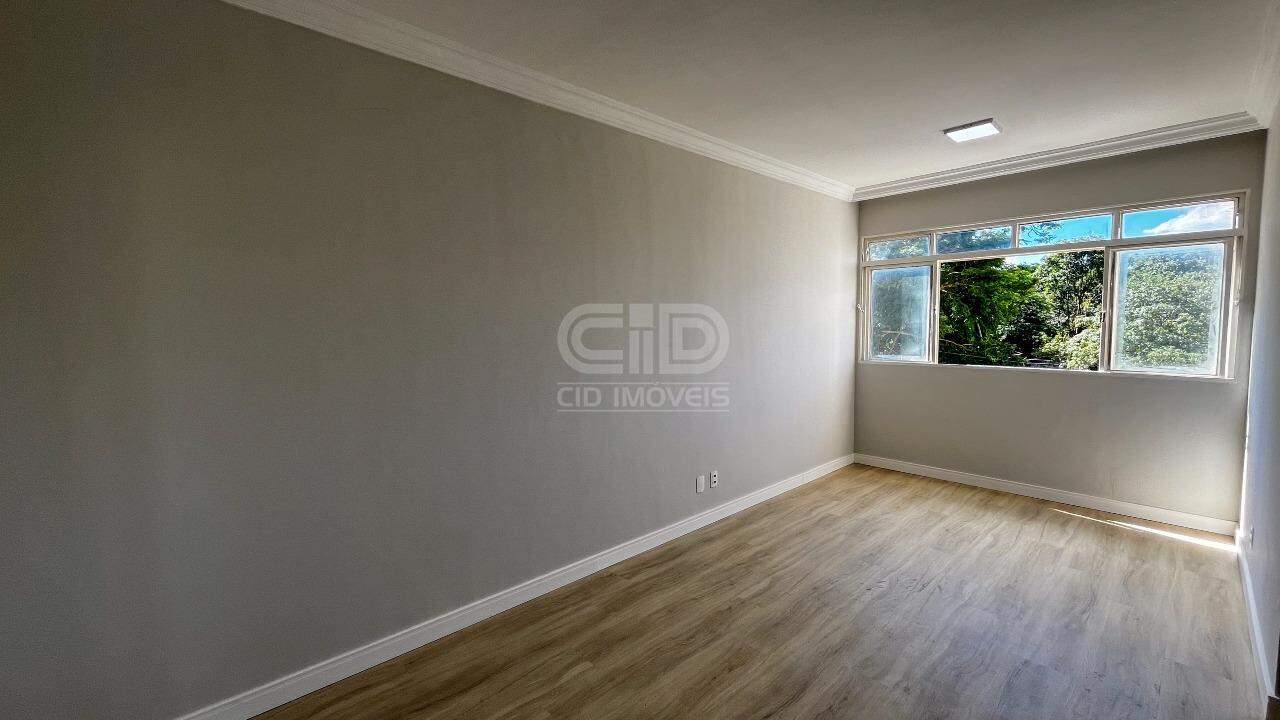 Apartamento à venda com 3 quartos, 123m² - Foto 2