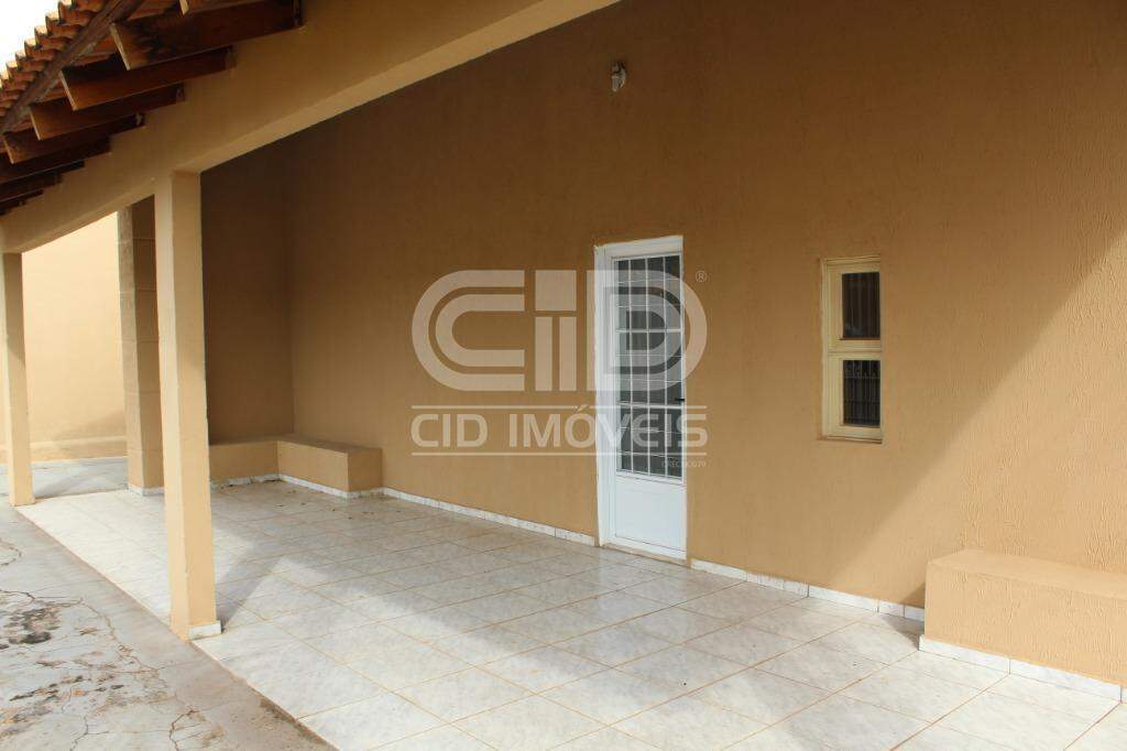 Casa à venda com 3 quartos, 129m² - Foto 1