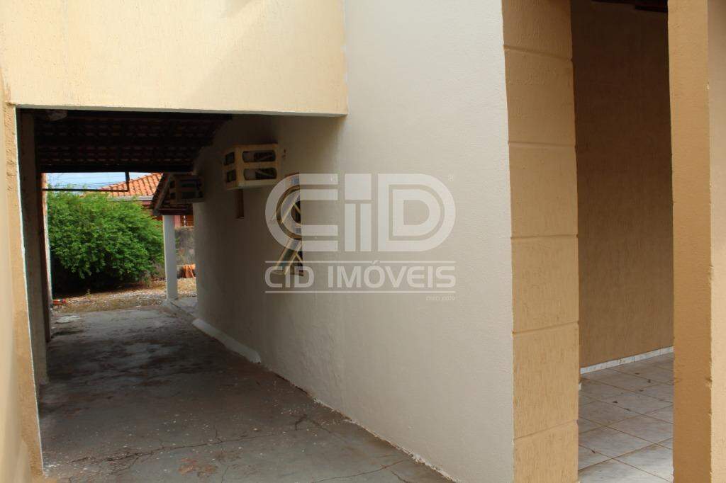 Casa à venda com 3 quartos, 129m² - Foto 2