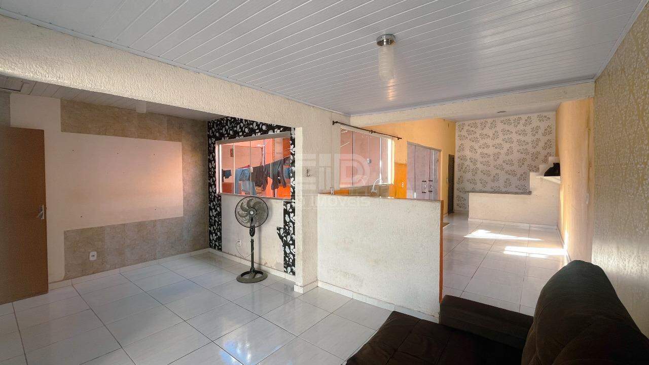 Casa à venda com 3 quartos - Foto 1
